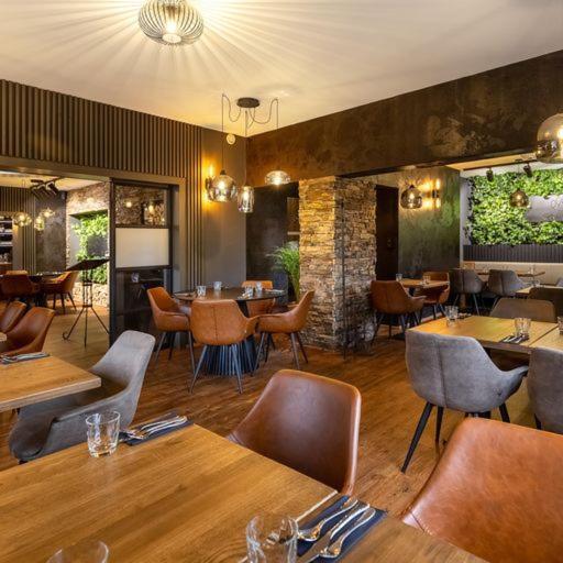 Garden Restaurant & Pension Pardubice Buitenkant foto