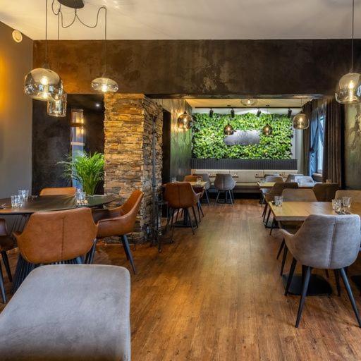 Garden Restaurant & Pension Pardubice Buitenkant foto